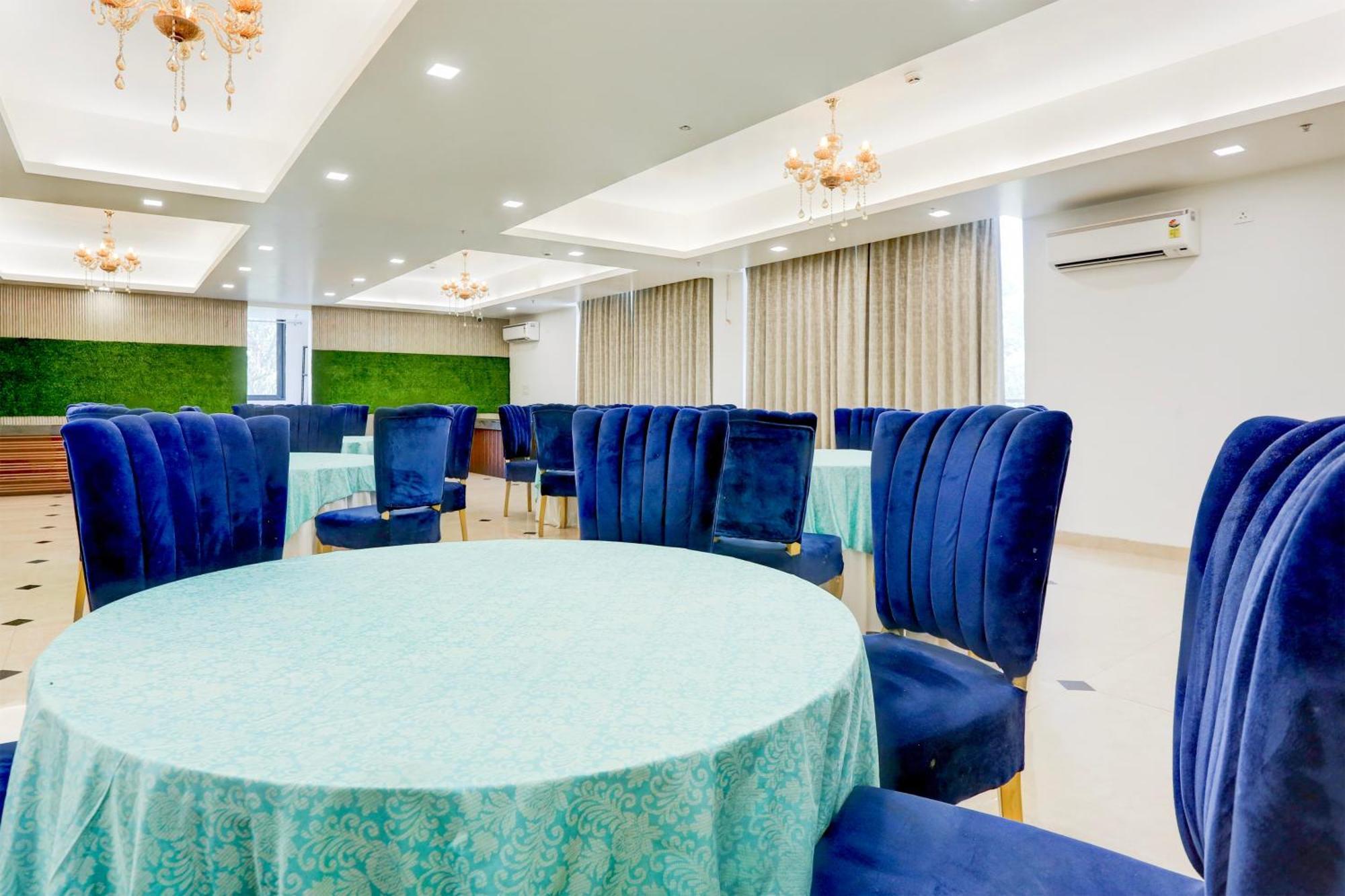 Palette Calista Premium Resort Samalkha Bagian luar foto