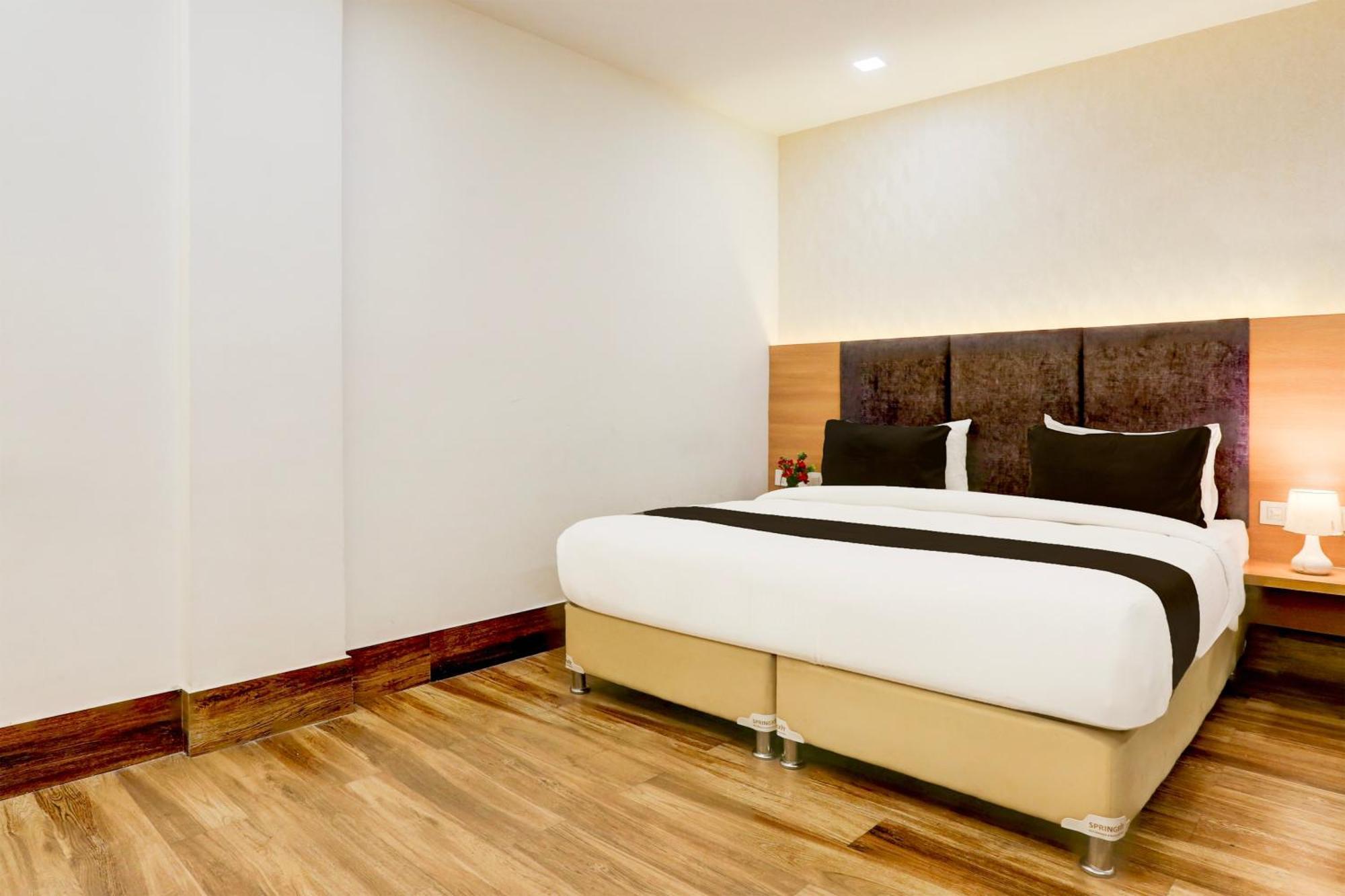 Palette Calista Premium Resort Samalkha Bagian luar foto