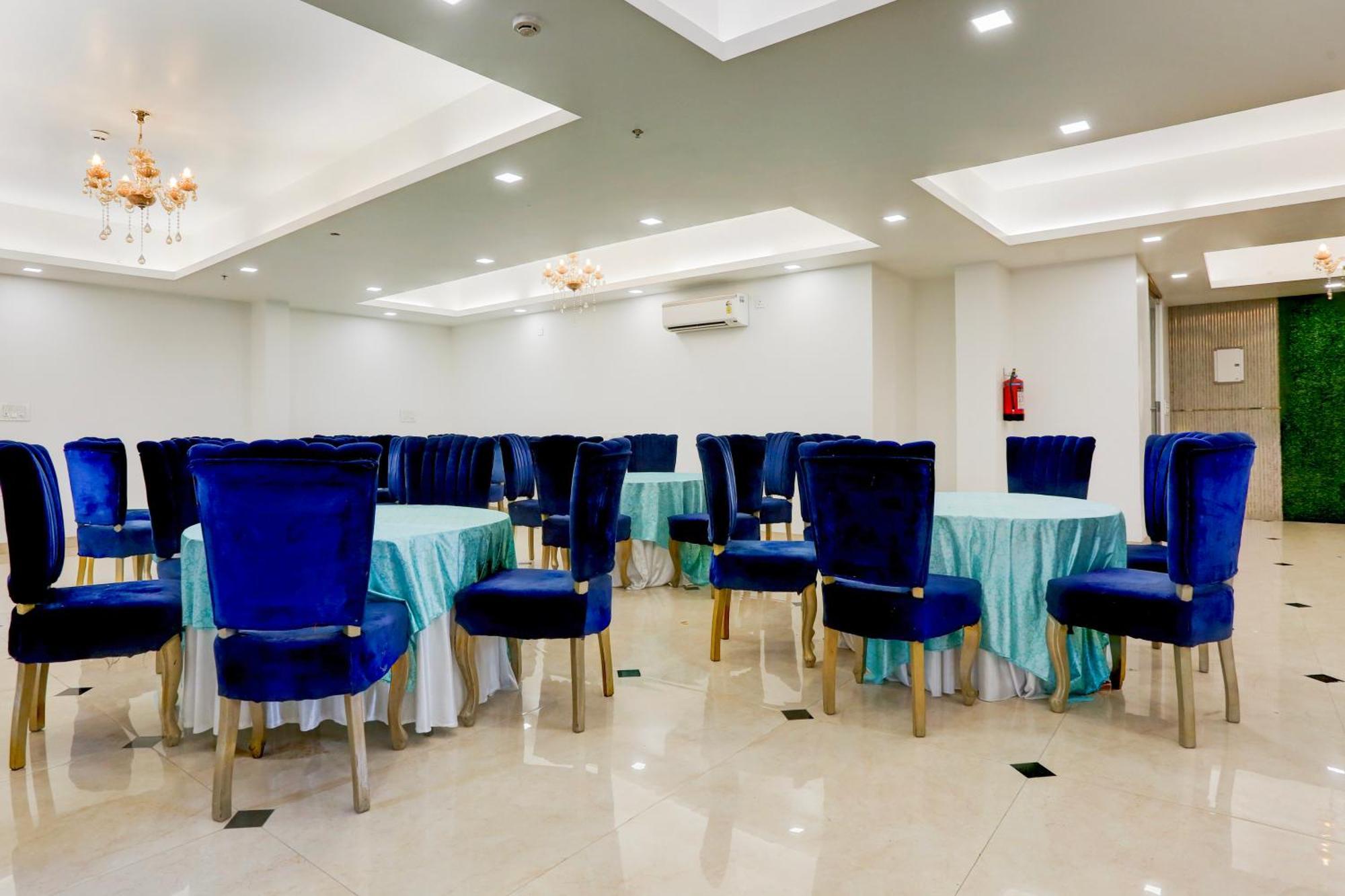 Palette Calista Premium Resort Samalkha Bagian luar foto