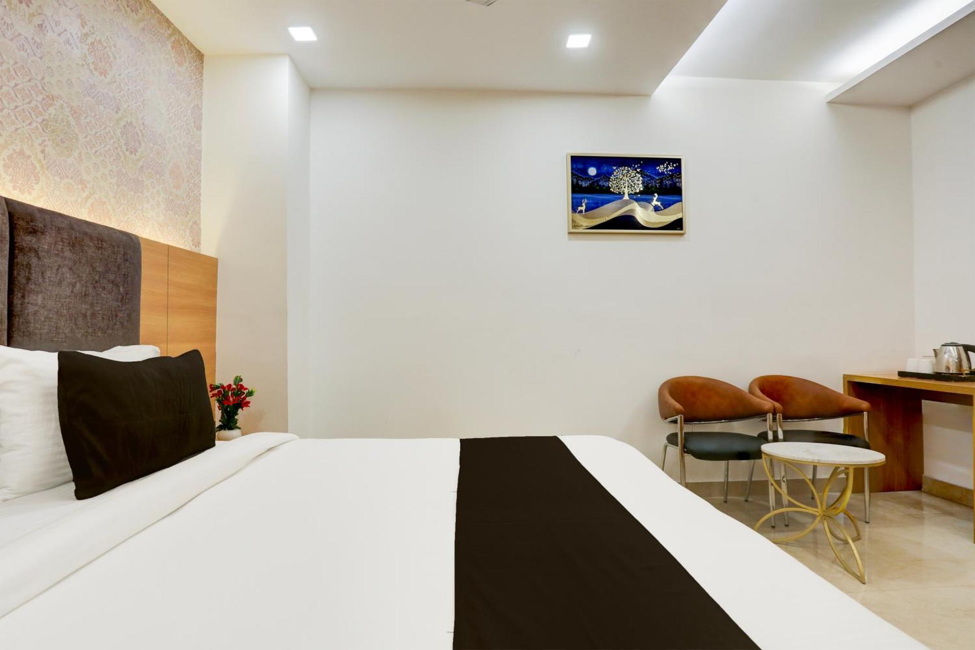 Palette Calista Premium Resort Samalkha Bagian luar foto