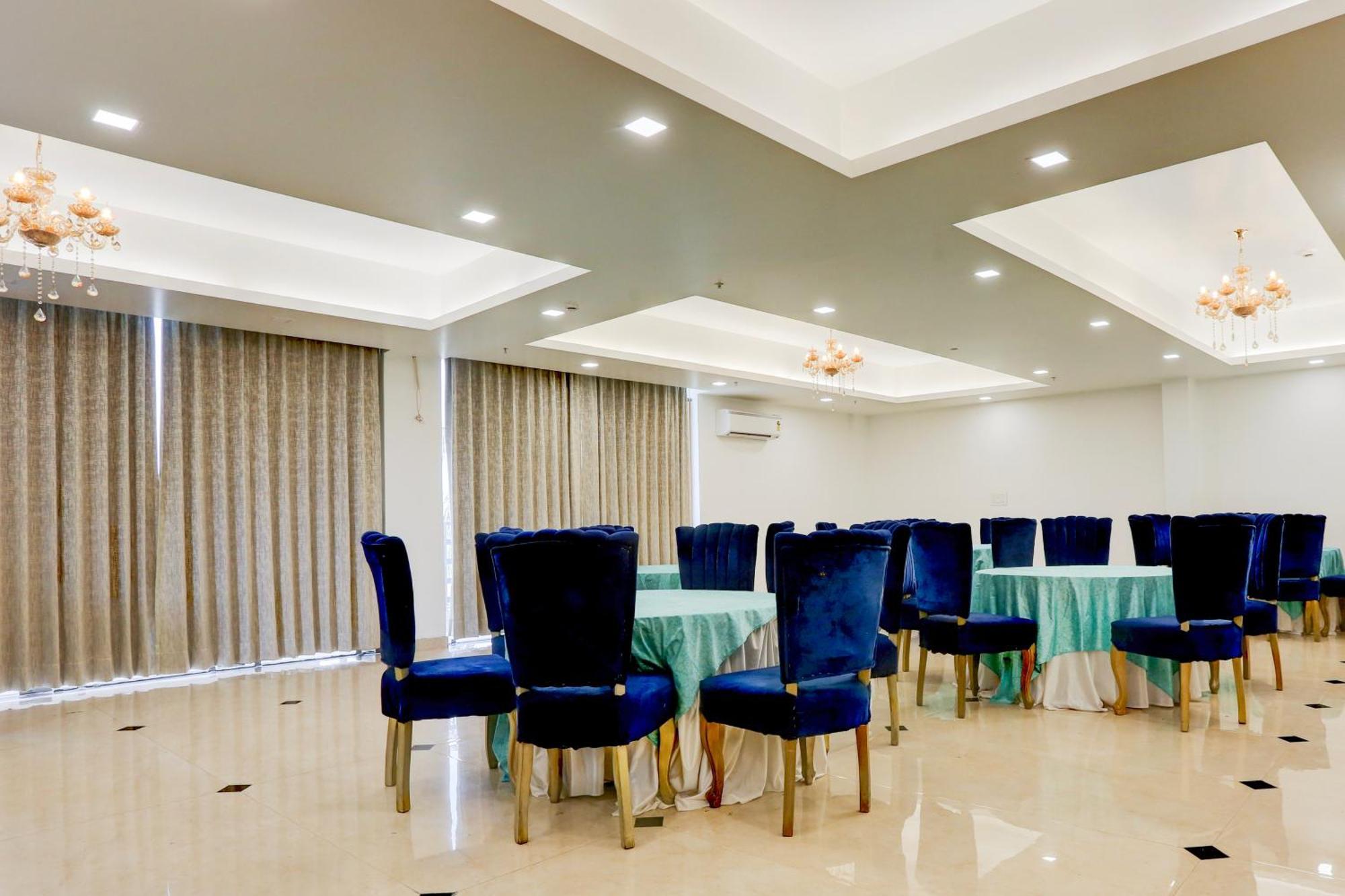 Palette Calista Premium Resort Samalkha Bagian luar foto